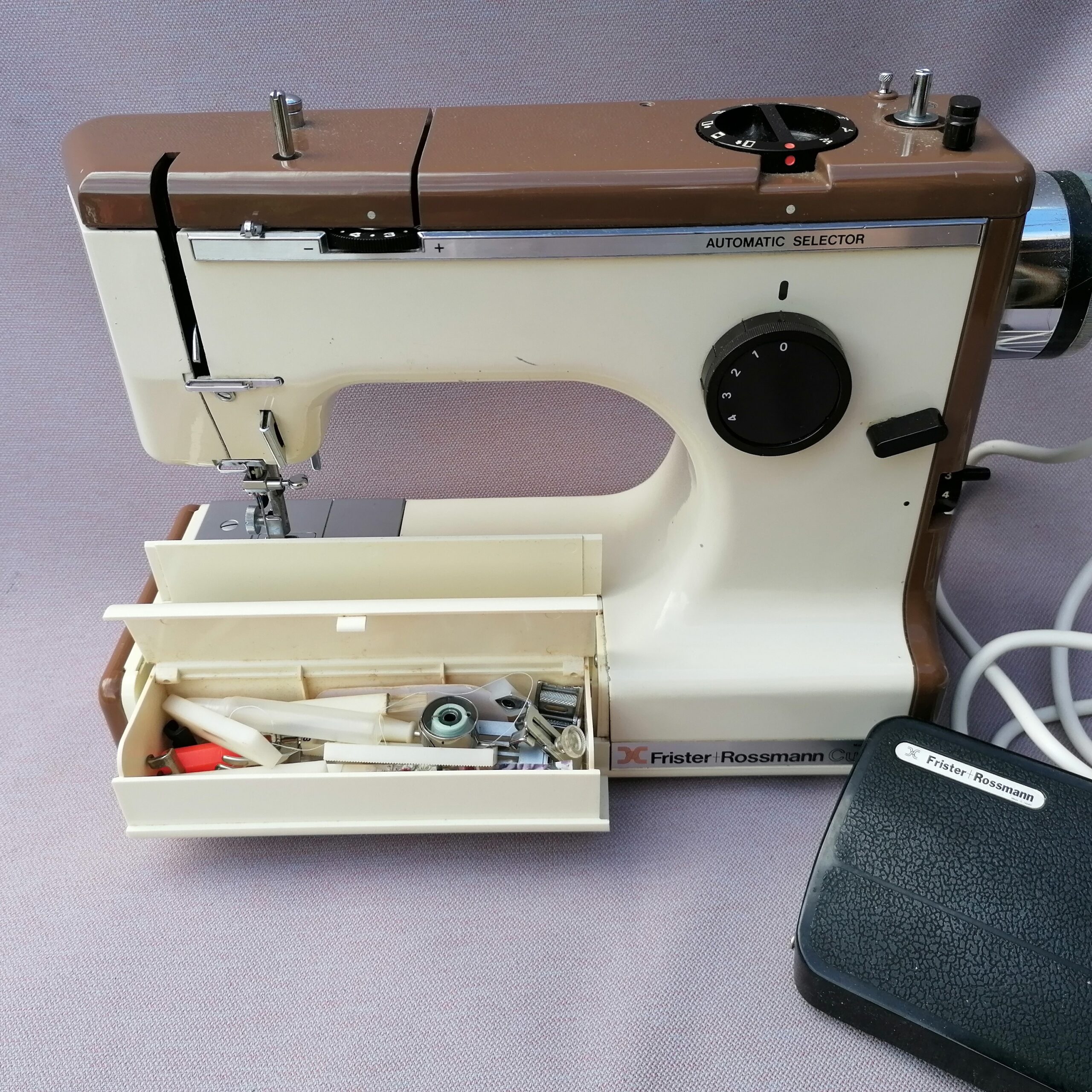 Machines for sale - Clova Sewing